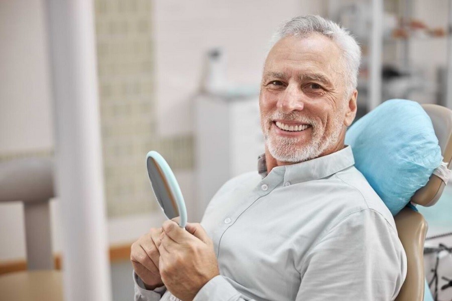 ایمپلنت دندان برای سالمندان